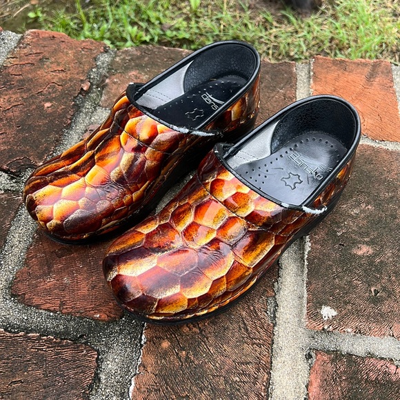 Dansko Shoes - Dansko slip on clogs size 6 (36)